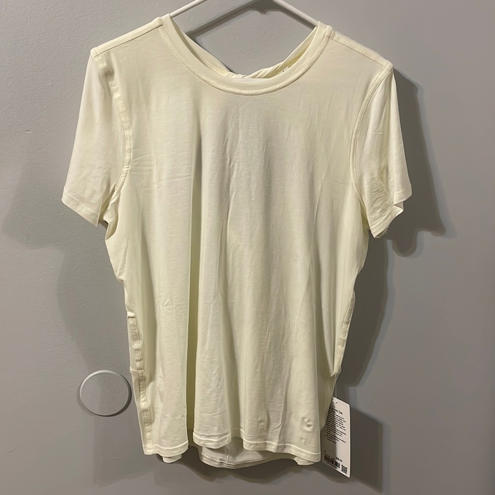 Women’s lululemon back in action tee